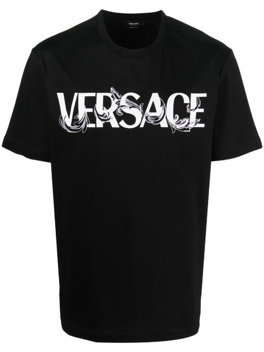 Versace Playera con estampado barocco Silhouette G5